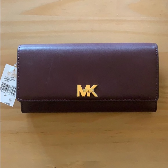 Michael Kors Carryall Leather Wallet - Picture 1 of 3